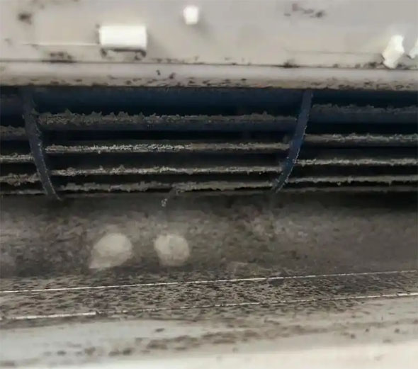 裕华空调吹的风有股烧焦味是怎么回事